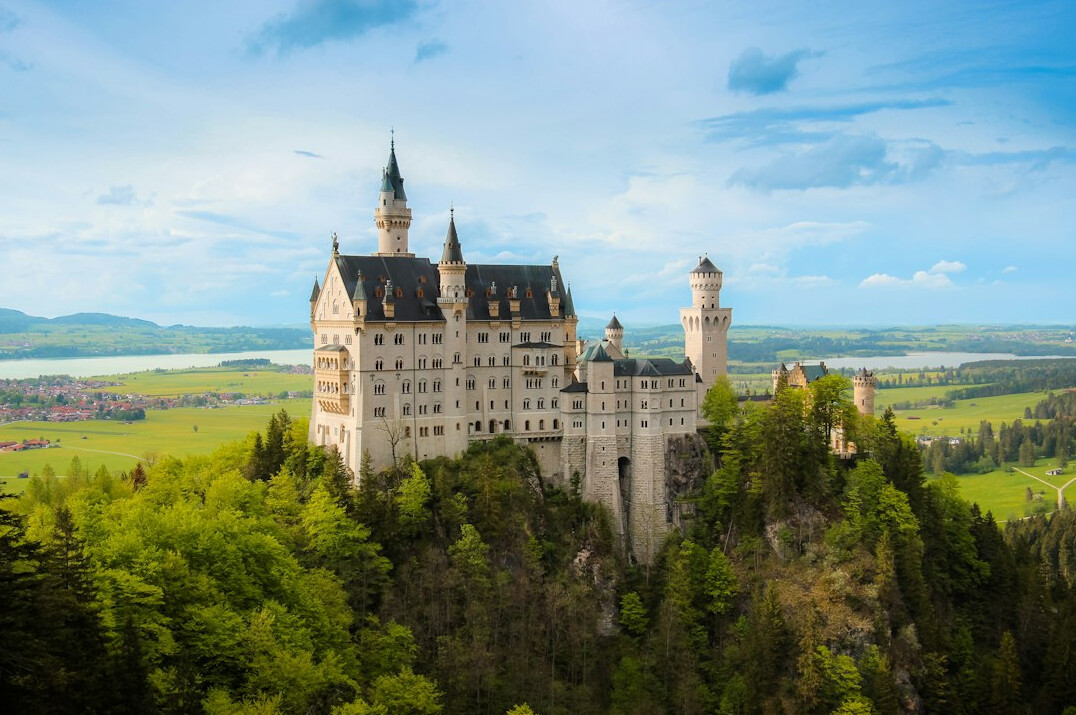 neuschwanstein castle exterior
